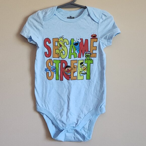 Sesame Street/Okie Dokie - Unisex Graphic Bodysuit /Onesie Size 18 Months - Picture 2 of 5